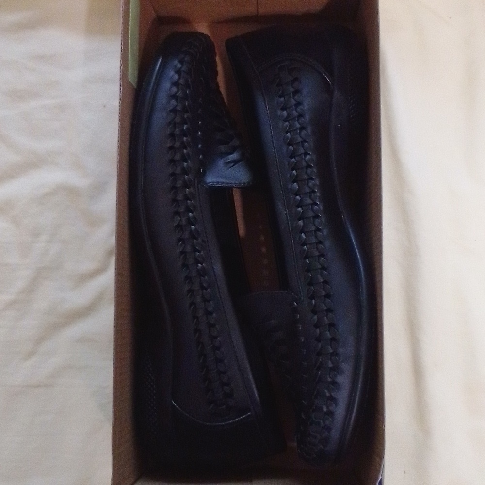 Shoes - Picture 2 of 3